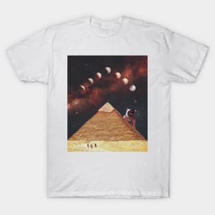 Pyramid in space -  Artwork T-Shirt